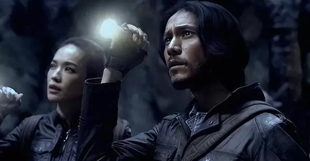 张涵予姜武卢靖姗主演《寻龙诀·觅踪》上线登顶热榜 现场图