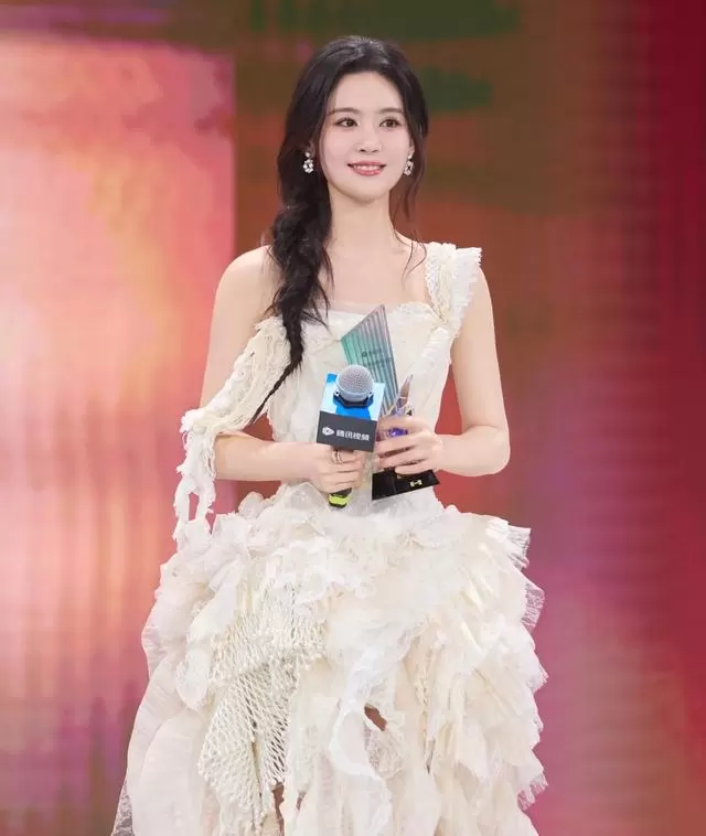 翟一莹侯呈玥等四人年均拍剧超50部引行业关注 相关图片
