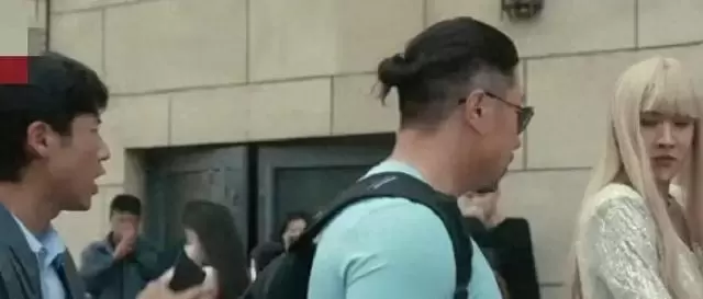 《低智商犯罪》5集上线即登热度榜首，轻悬疑风格引发追剧潮 现场图