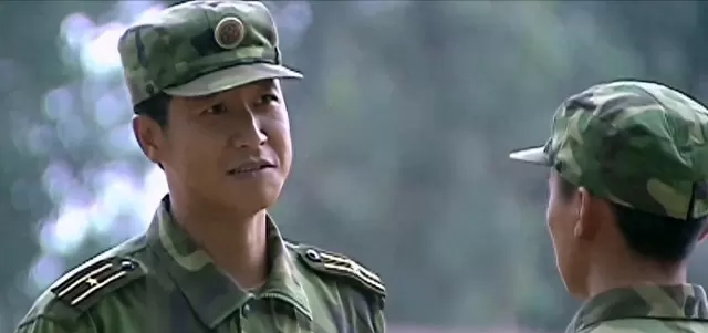 许三多独守钢七连半年，高城重逢时被“总得做点什么吧”破防 现场图
