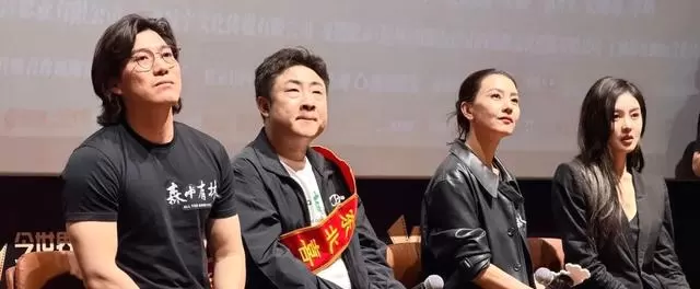 高圆圆沈阳亚明市场摆摊卖辣白菜复刻《森中有林》戏份 细节速览