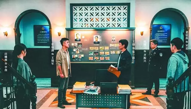 《低智商犯罪》开播，王骁田曦薇搭档演绎荒诞探案 现场图